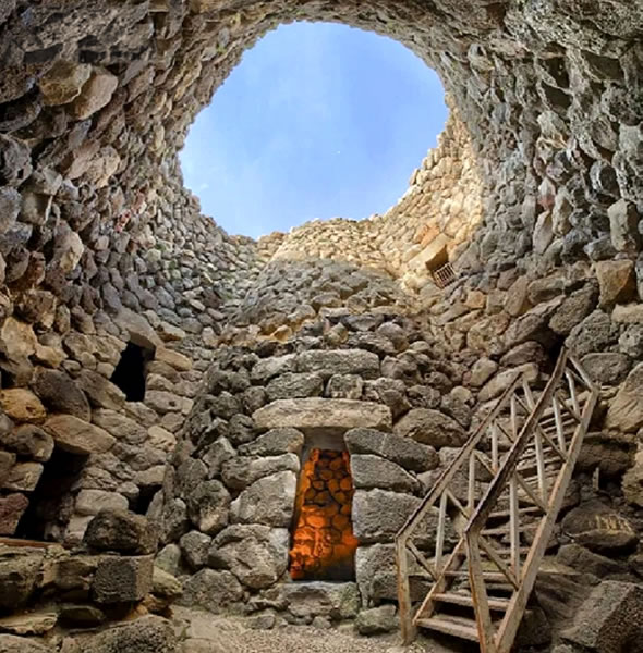 Inside Su Nuraxi at Barùmini (by Nicola Castangia)