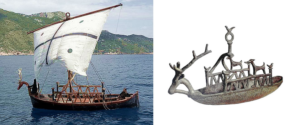 On the left, a reconstruction of a nuragic boat and on the right, the Navicella di Bultei (National Archaeological Museum in Cagliari): on the sides there are two dogs with a thinned body while the cervine head is fixed to the bow