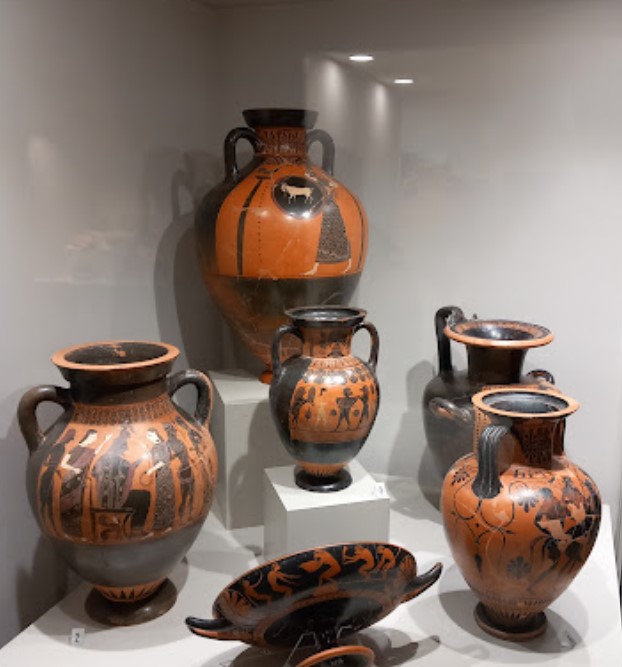 Some discoveries made by the Bonaparte couple in the Castle of Vulci Museum.