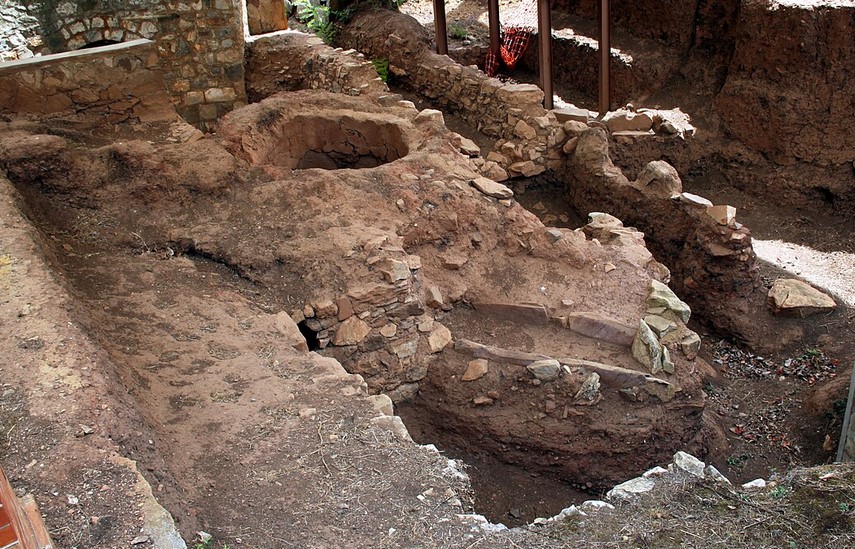  Archaeological Mines Park of San Silvestro (Campiglia Marittima): Etruscan furnace, close to the church of Madonna di Fucinaia.