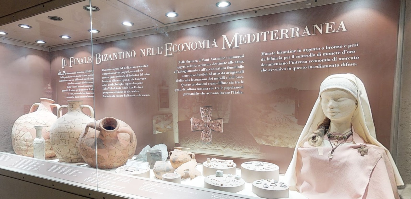 On the left, amphorae of the Byzantine age (553-643) from Tunisia carrying oil and wine (Archaeological Museum in Finale)